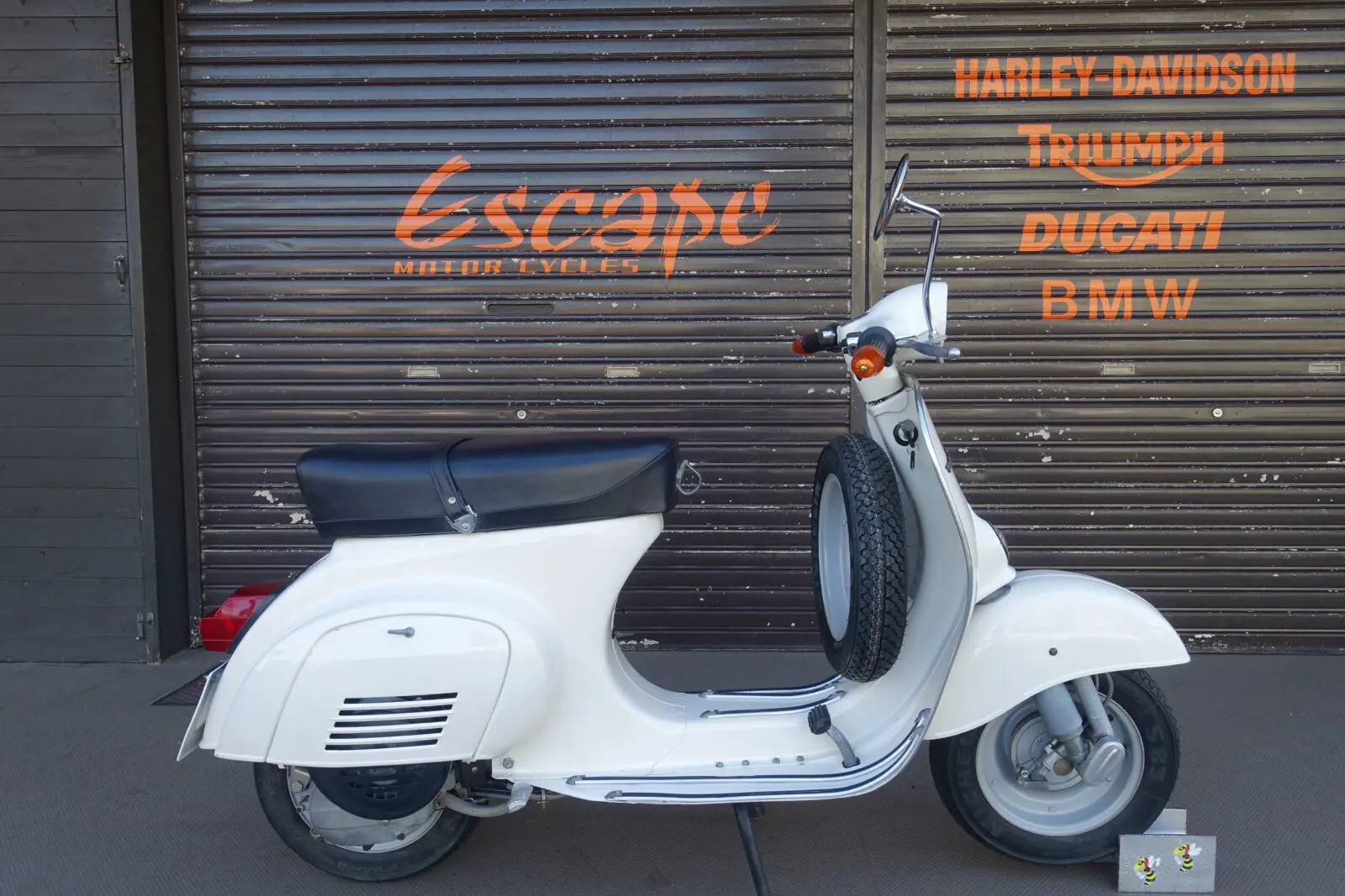 VESPA 50S ビンテージ | Escape Bike