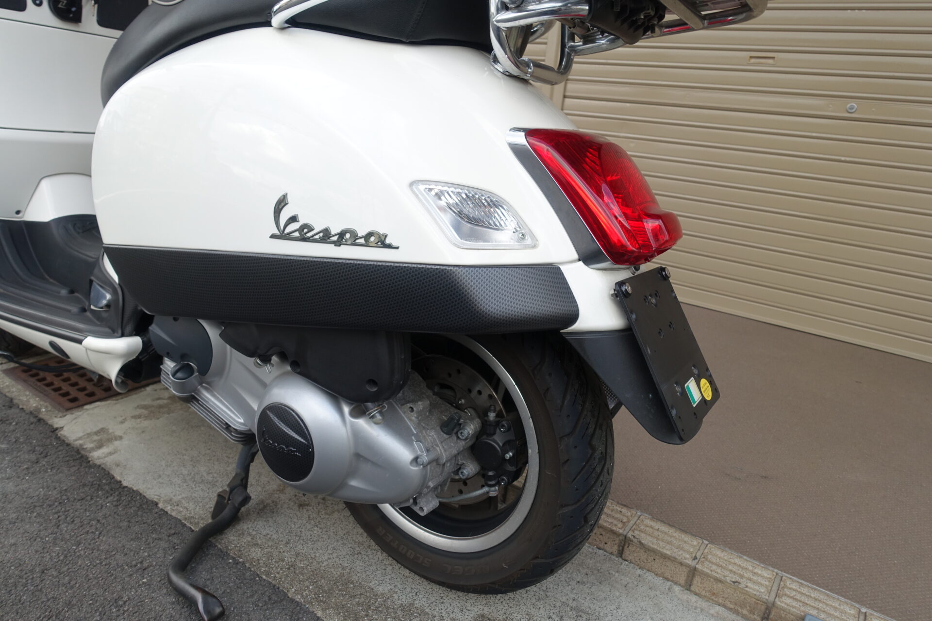 VESPA GTS250ie アクラボビッチマフラー カーボンカスタム | Escape Bike