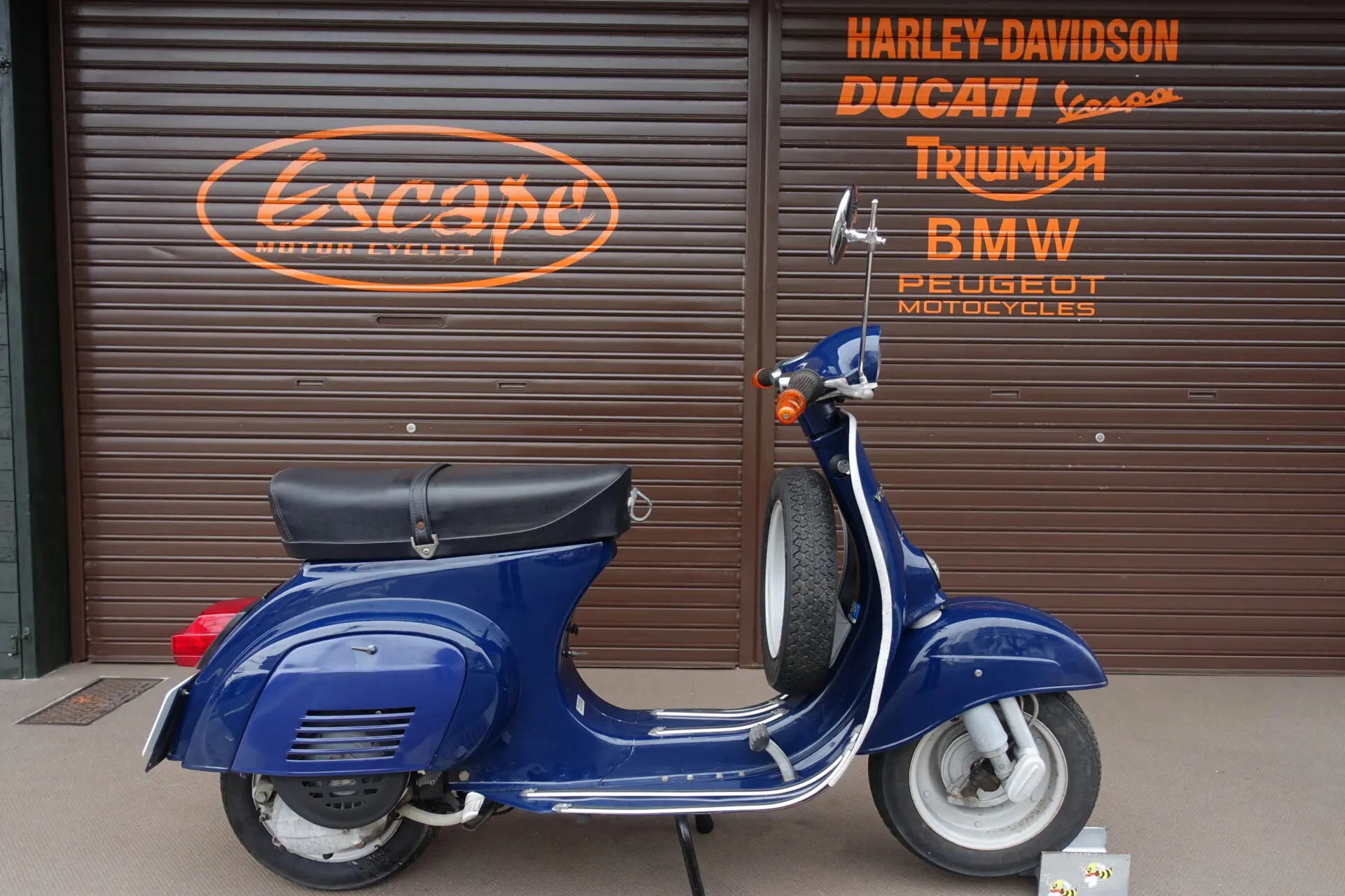 VESPA 50S | Escape Bike