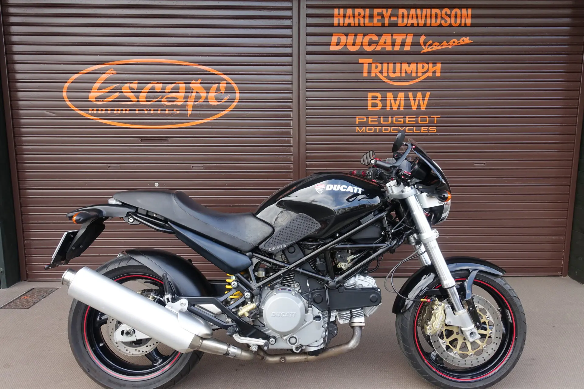 DUCATI モンスター400ie ブラック | Escape Bike