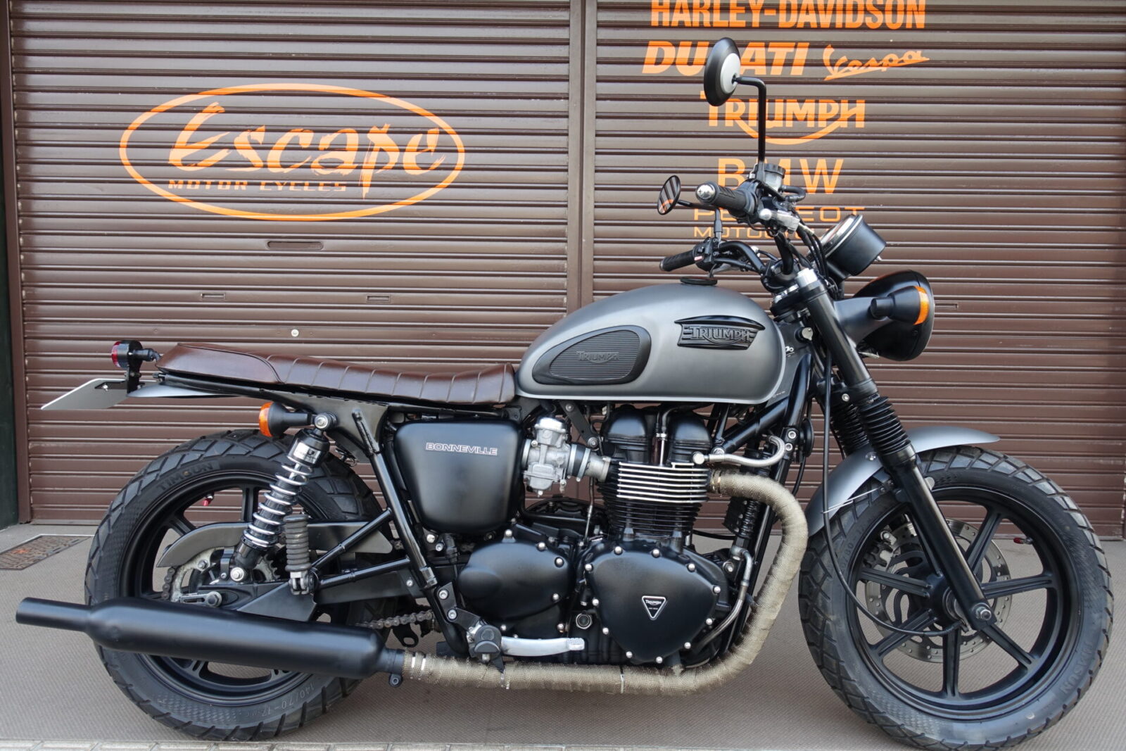 TRIUMPH ボンネビルSE スクランブラーカスタム | Escape Bike